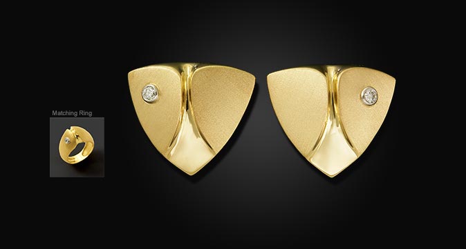 Gold earrings with rubies