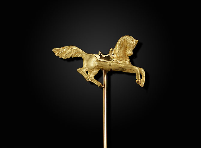 Gold earrings with rubies